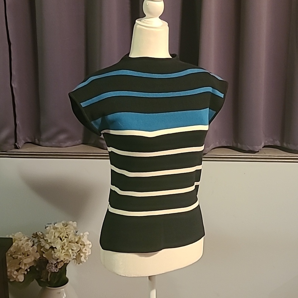 Hayley Waters NWT Sweater - Ladies Small